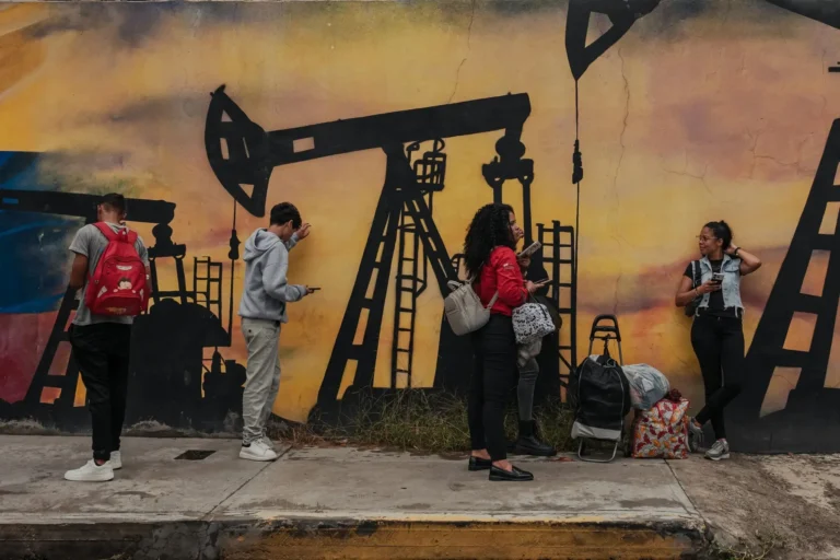 Maduro, çatışmayı önlemek için Venezuela’nın petrol zenginliğini ABD’ye teklif etti.